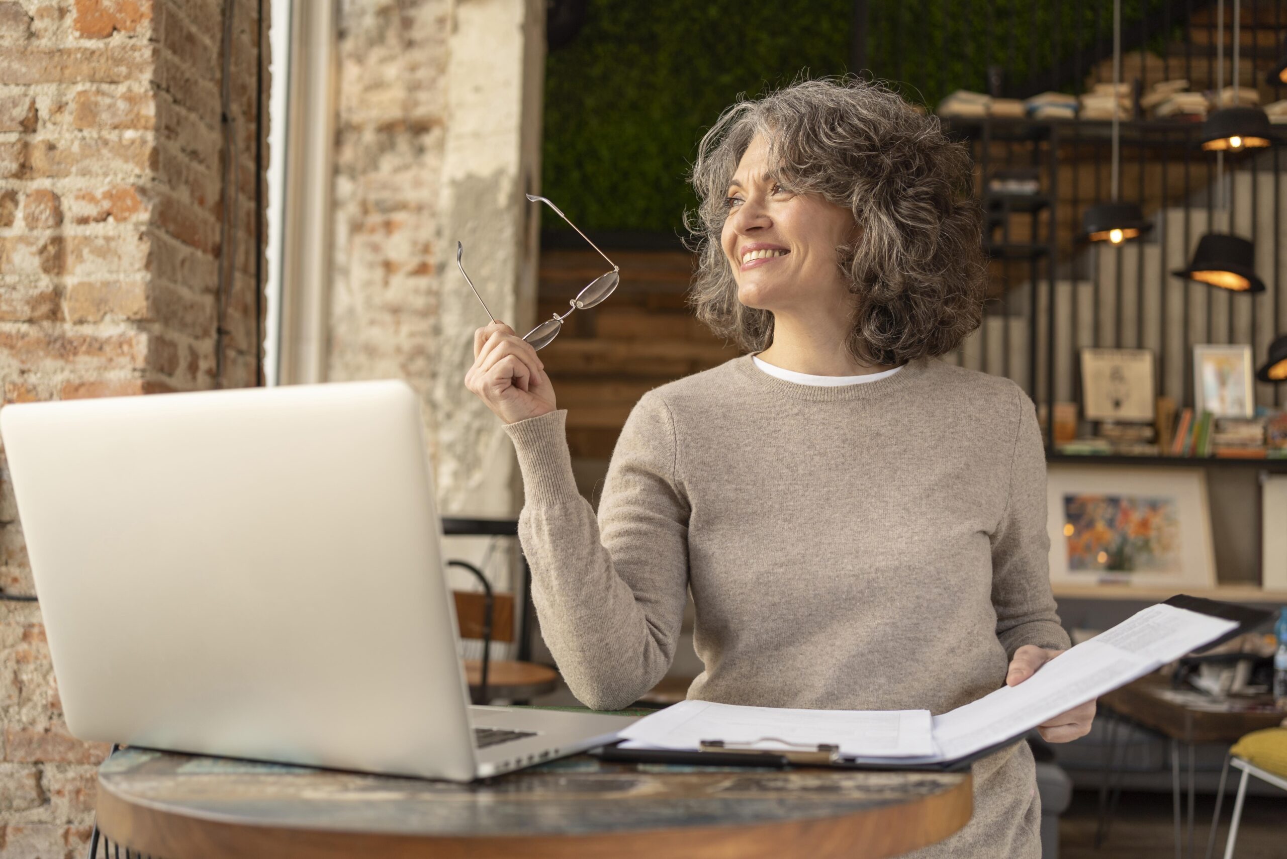 portrait-woman-checking-clipboard