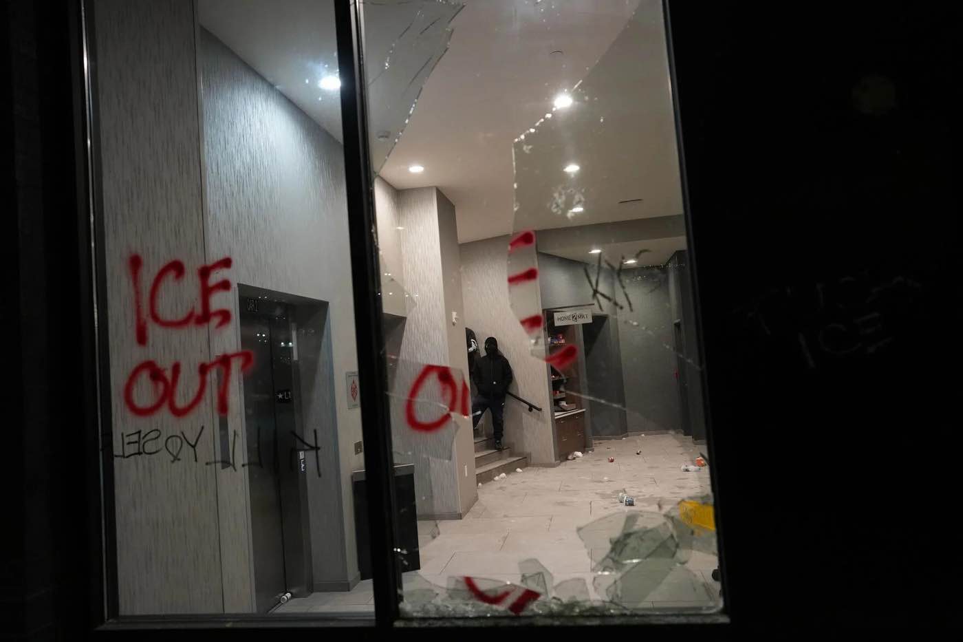 The Noise Demonstrations Keeping ICE Agents Awake at Their Hotels : A Model from the Twin Cities 12 image