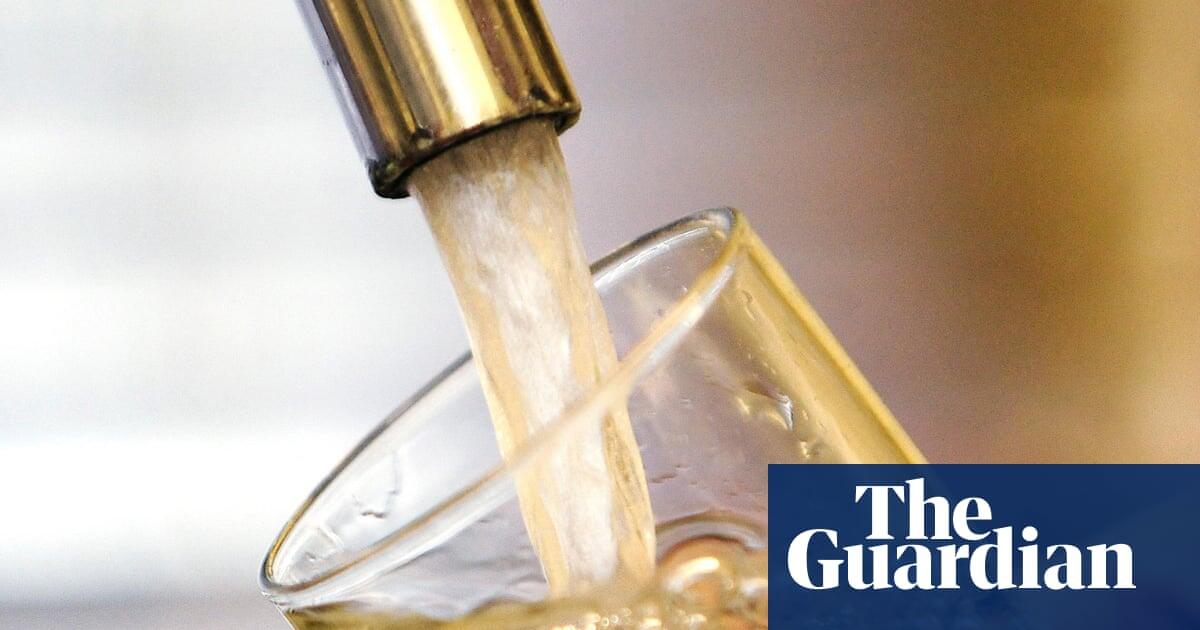 invōk.io petition & crowdfunding social platform - A glass of water is being poured into a glass on the invōk.io petition & crowdfunding social platform.