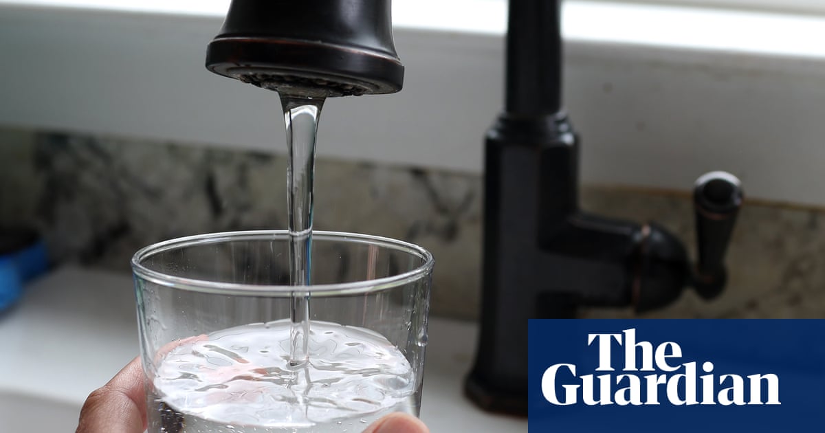 invōk.io petition & crowdfunding social platform - A person is using a faucet to fill a glass of water.