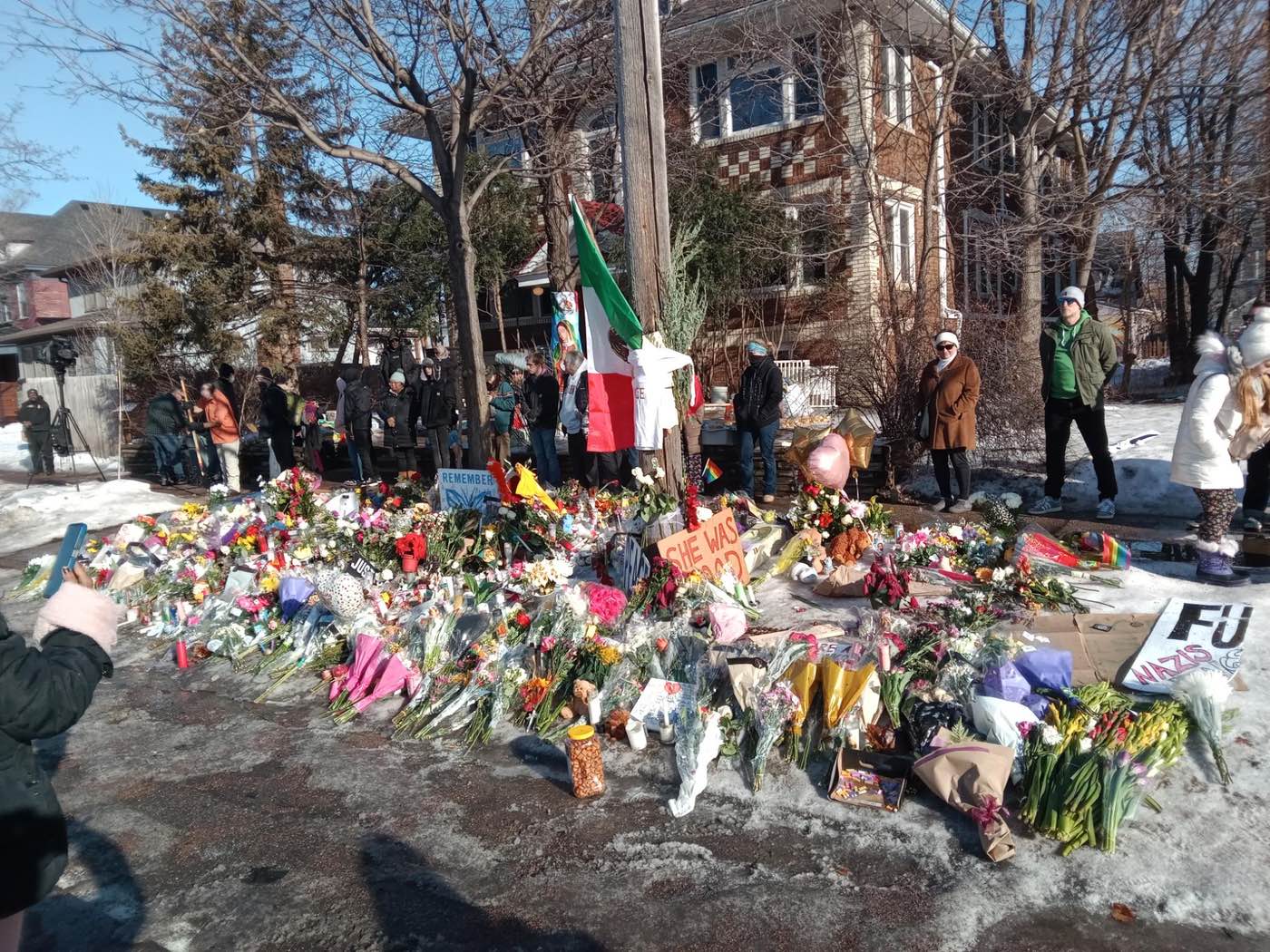 Minneapolis Responds to ICE Committing Murder : An Account from the Streets 3 image