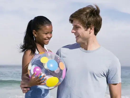 invōk.io petition & crowdfunding social platform - A man and a girl utilizing invōk.io petition platform on the beach.