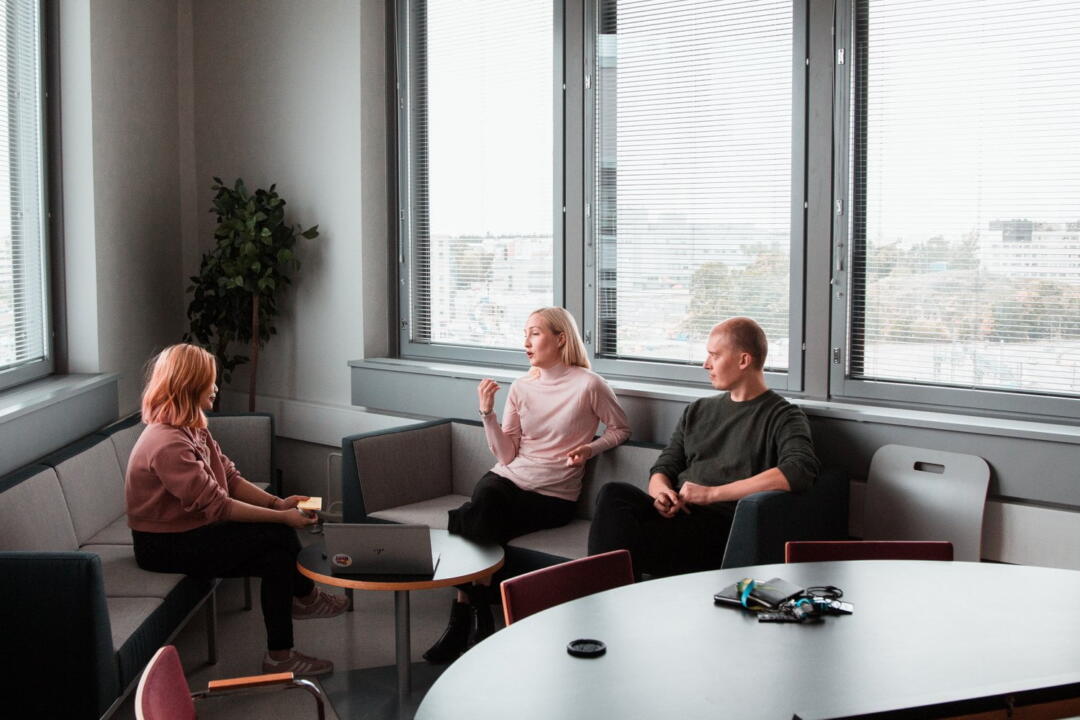 invōk.io petition & crowdfunding social platform - A group of people utilizing the invōk.io social platform in an office.