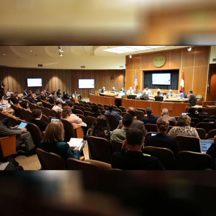 invōk.io petition & crowdfunding social platform - A large group of people utilizing the invōk.io petition and crowdfunding social platform in a conference room.